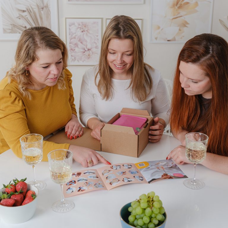 Manumi kreativní sada na výrobu přívěsků z křišťálové pryskyřice s motivy písmenek a číslic