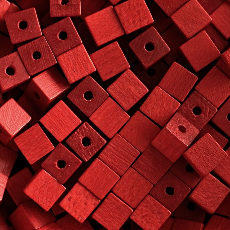 Dřevěné korálky kostka 6x6mm červená