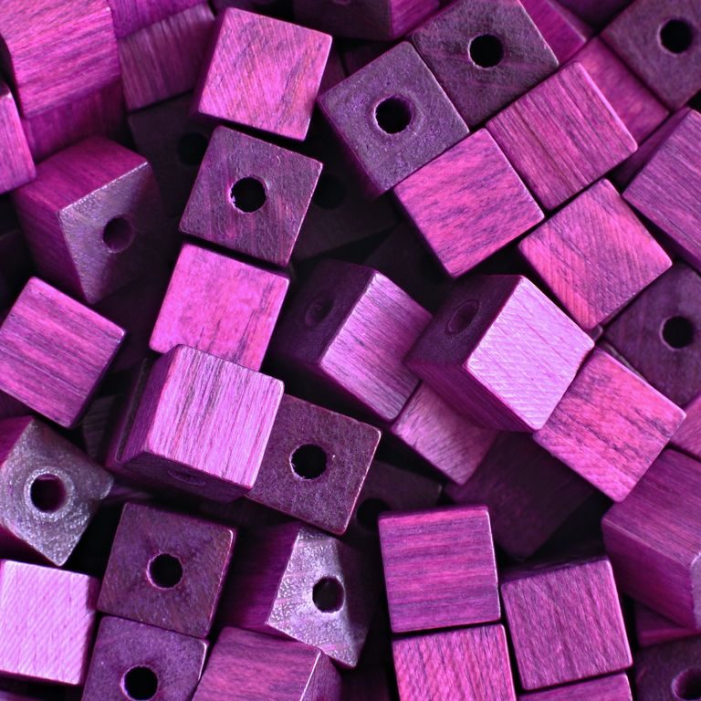 Dřevěné korálky kostka 6x6mm fialová