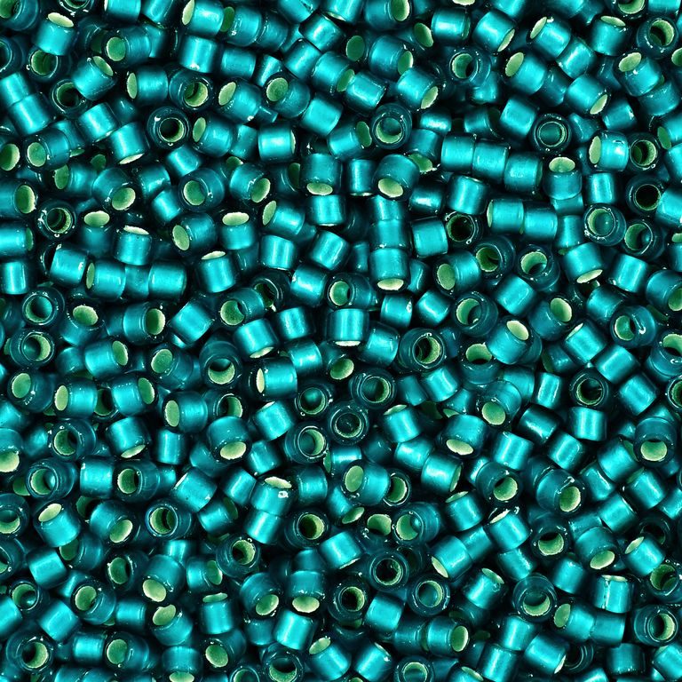 TOHO Treasure 11/0 (TT-01-27BDF) č. 517