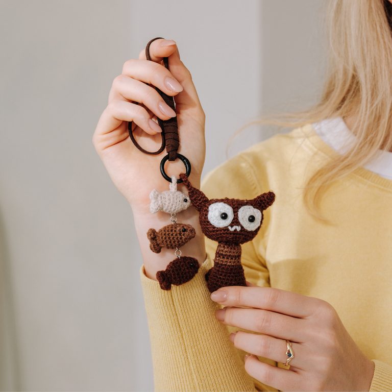 Manumi creative crochet kit for a pendant Kitten