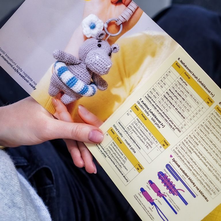 Manumi creative crochet set for a Hippo pendant