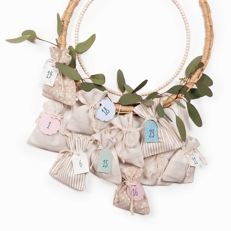Set pentru realizarea unui calendar de advent cu pungi de pânză