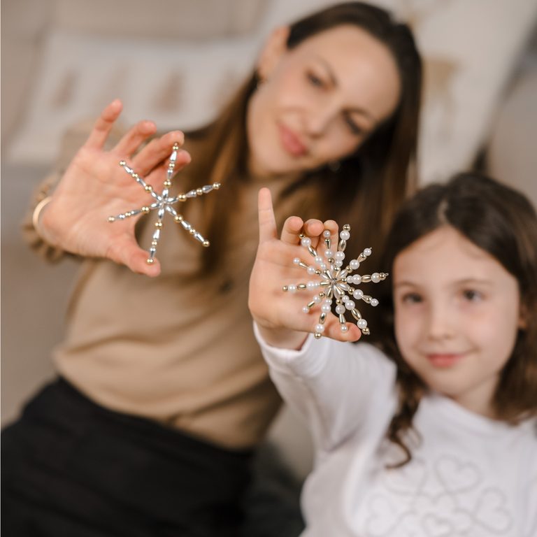 Manumi creative kit for making Christmas stars from beads