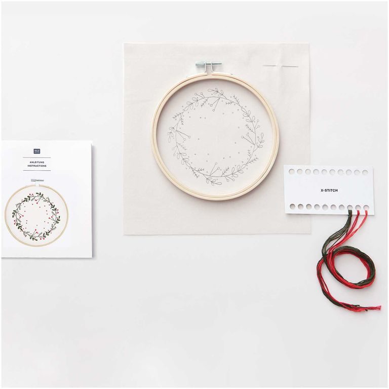 Embroidery kit for a decoration with a Christmas wreath with berries