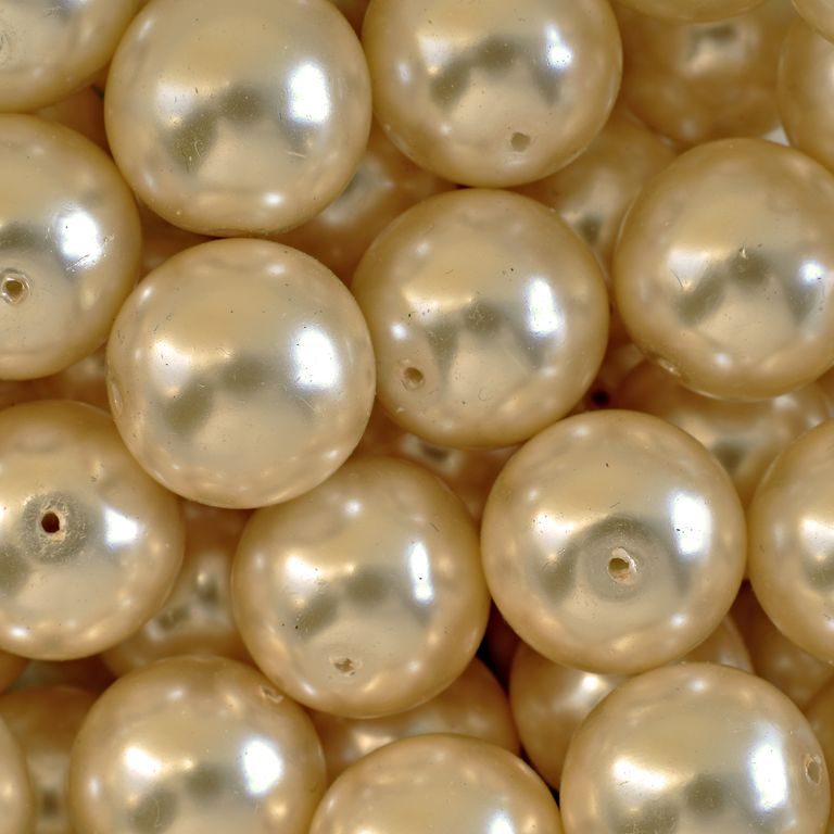 Czech glass pearls 18mm dark cream