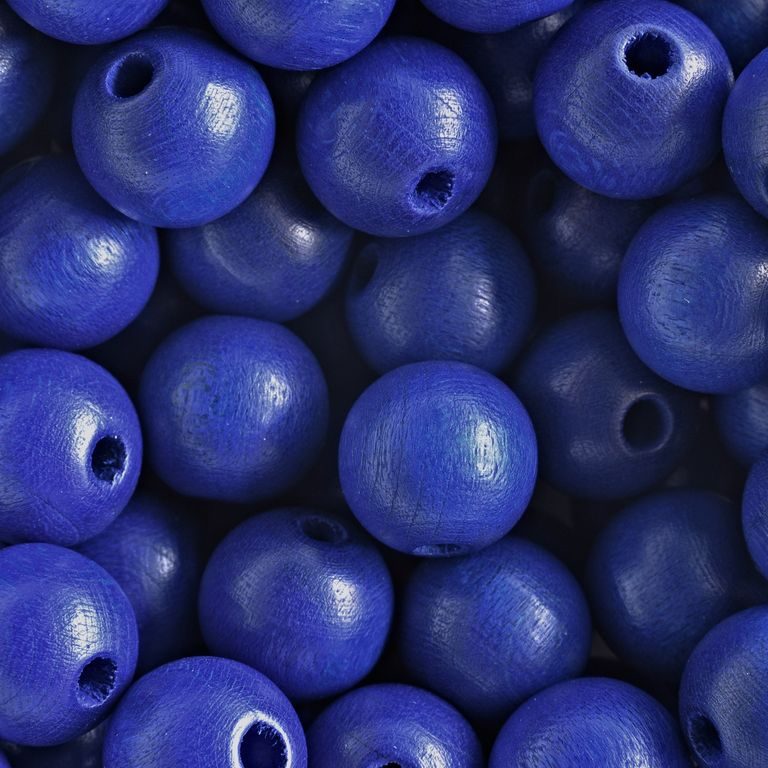 Drevené koráliky guľôčka 10mm tmavo modrá