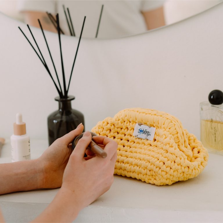 Manumi creative crochet cosmetic bag kit