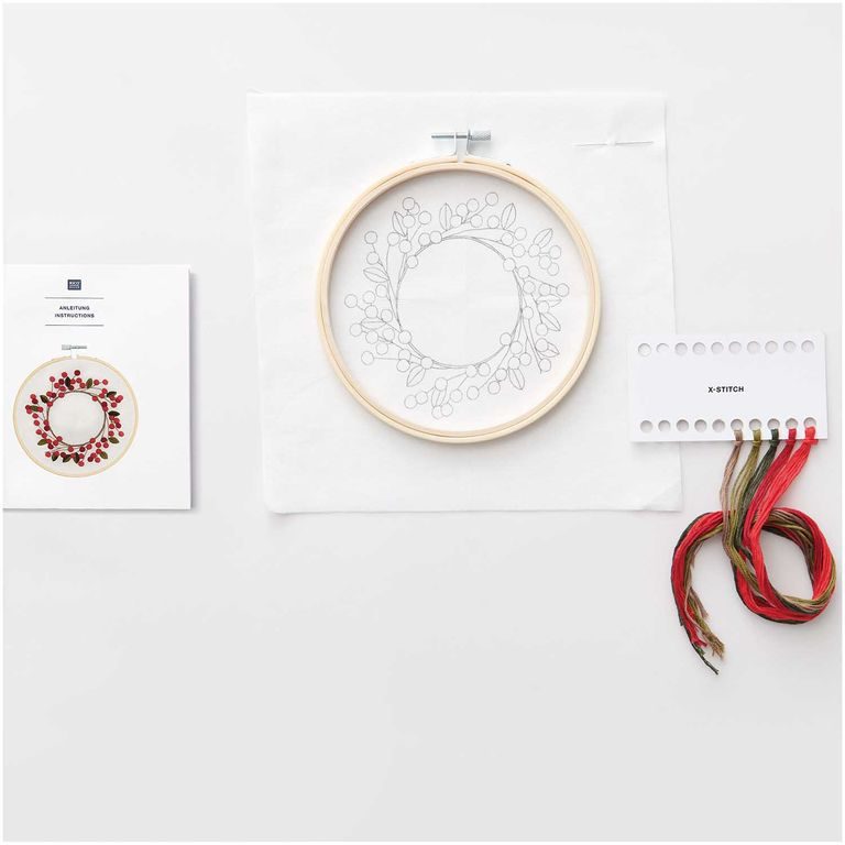 Kit for embroidering a decoration rosehip wreath