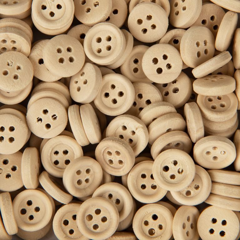 Dřevěné knoflíky 10 mm čtyřdírkové 20 ks přírodní