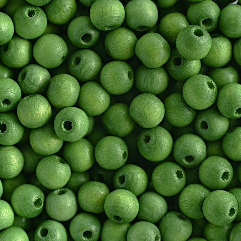 Drevené koráliky guľôčka 6mm tmavo zelená