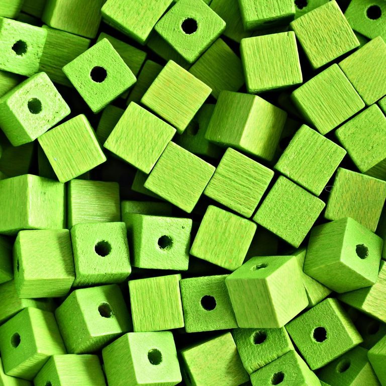 Drevené koráliky kocka 6x6mm svetlo zelená