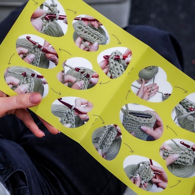 Manumi creative crochet mobile phone bag kit