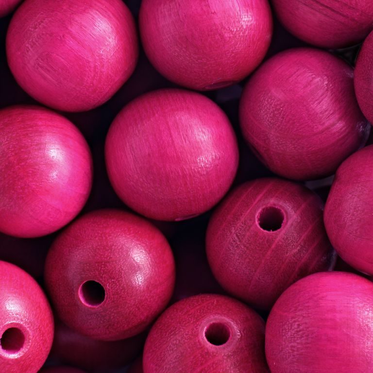 Drevené koráliky guľôčka 16mm červenofialová