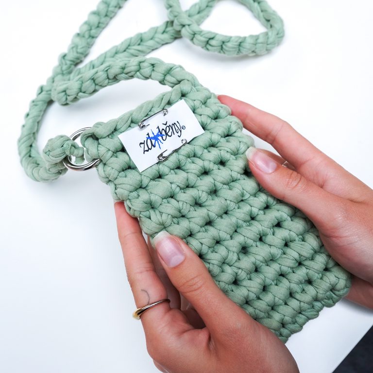 Manumi creative crochet mobile phone bag kit