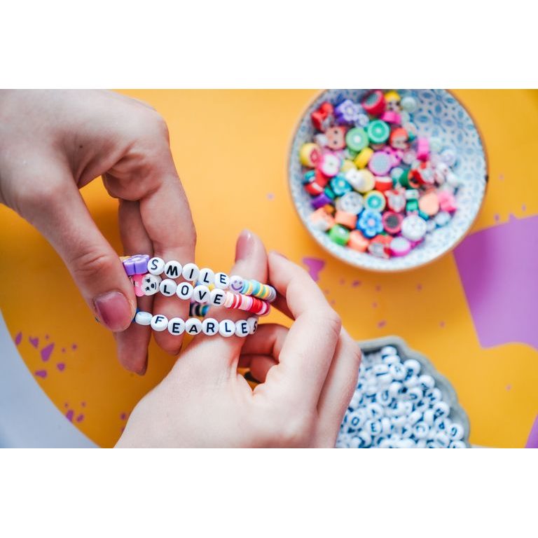 Manumi abeceda z plastových korálikov s písmenkami 7 mm so zdvojením A, E, I, O