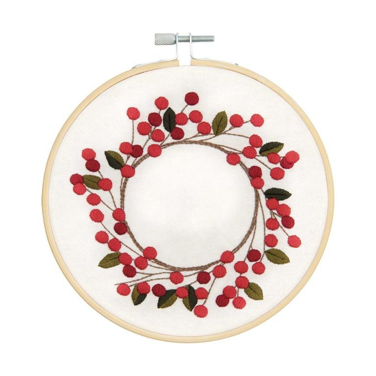 Kit for embroidering a decoration rosehip wreath