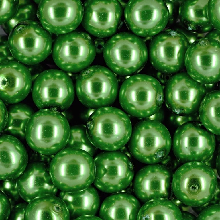 Glass pearls 12mm green