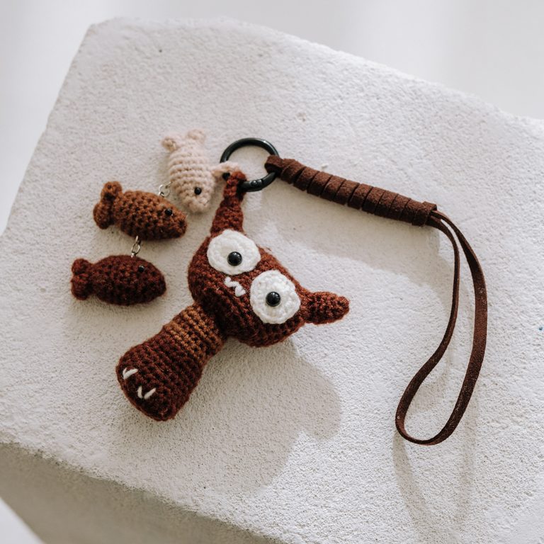 Manumi creative crochet kit for a pendant Kitten