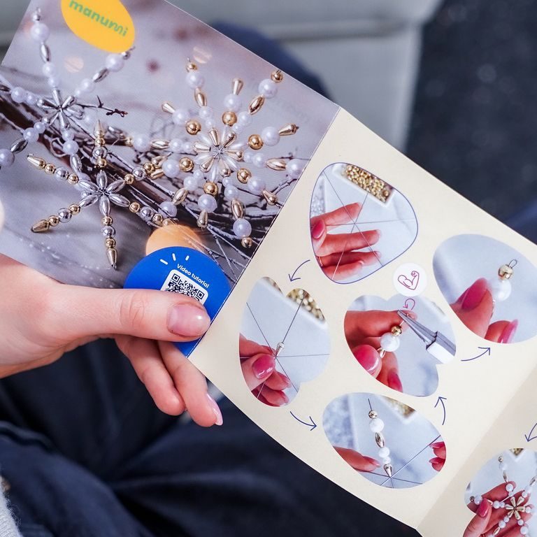 Manumi creative kit for making Christmas stars from beads