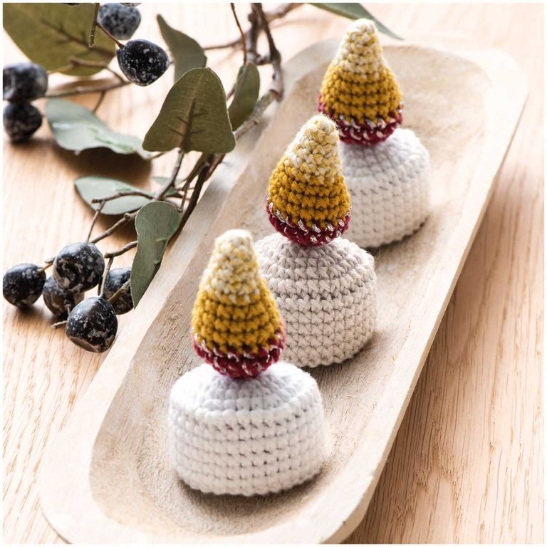 Efektní háčkovacia priadza Ricorumi Lamé odtieň 001 v barvě stříbra