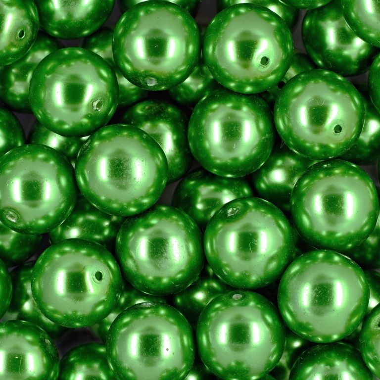 Glass pearls 14mm green