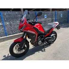 MOTO MORINI X-CAPE (DRÁTĚNÁ KOLA) ČERVENÁ RED PASSION S KUFRY ZDARMA