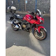 YAMAHA FZ1 S FAZER REZERVOVÁNO
