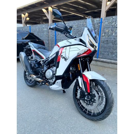 MOTO MORINI X-CAPE 1200 BÍLÁ + SADA KUFRŮ ZDARMA