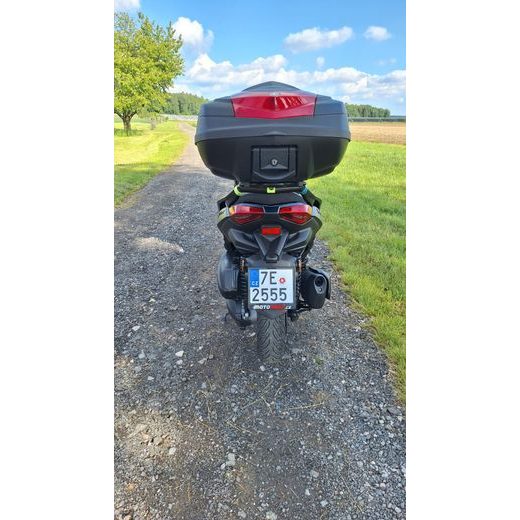 YAMAHA X-MAX 300 - REZERVOVÁNO