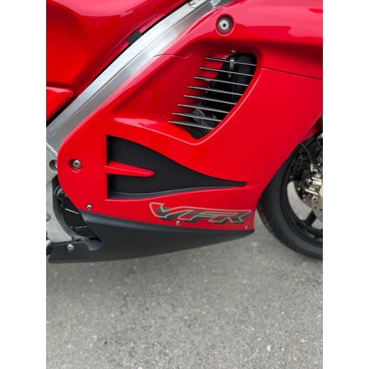 HONDA VFR 750 F REZERVOVÁNO