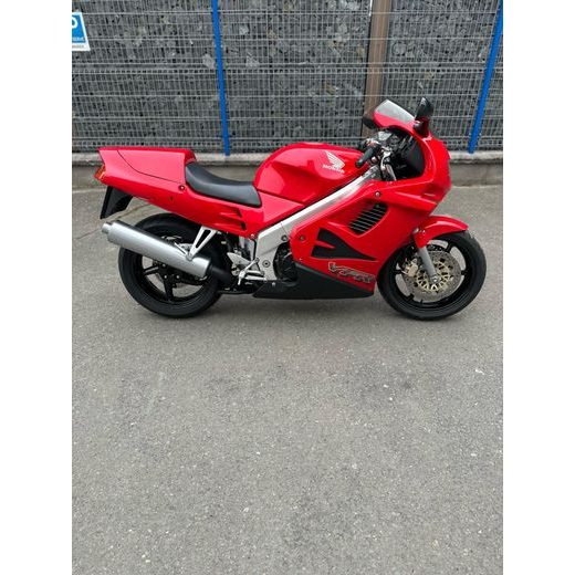 HONDA VFR 750 F REZERVOVÁNO