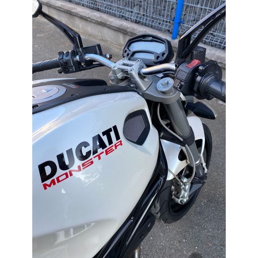 DUCATI MONSTER 696
