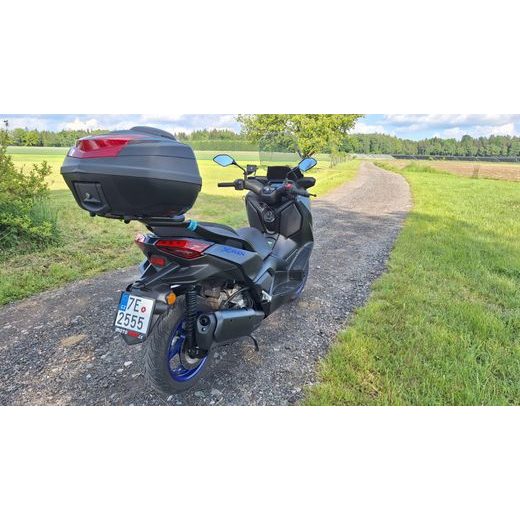 YAMAHA X-MAX 300 - REZERVOVÁNO