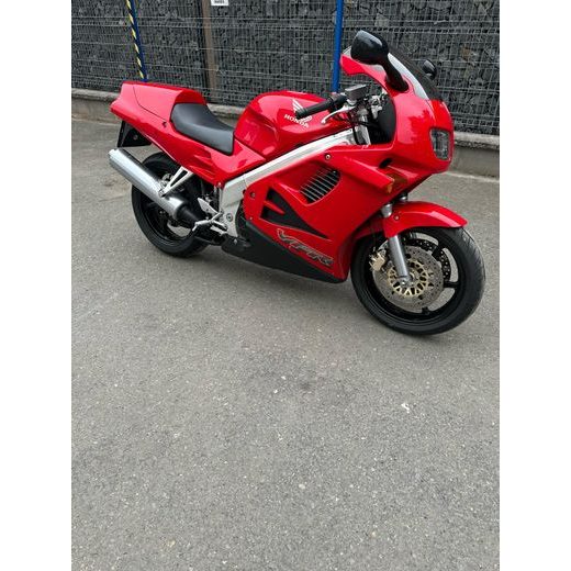 HONDA VFR 750 F REZERVOVÁNO