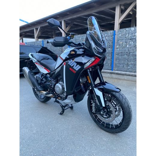 MOTO MORINI X-CAPE 1200 ČERNÁ + SADA KUFRŮ ZDARMA