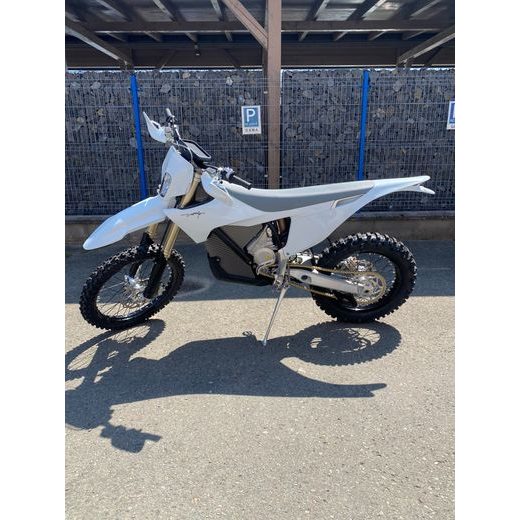 STARK VARG EX 60HP SNOW WHITE + POLEPY A KRYTY ZDARMA