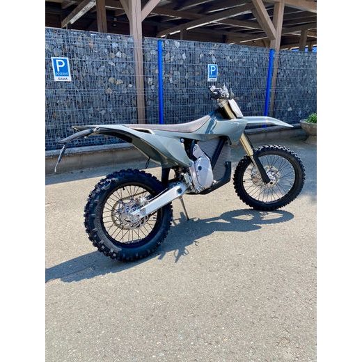STARK VARG EX 60 HP + POLEPY A KRYTY ZDARMA