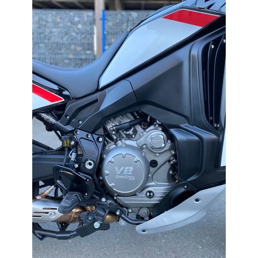 MOTO MORINI X-CAPE 1200 ČERNÁ + SADA KUFRŮ ZDARMA