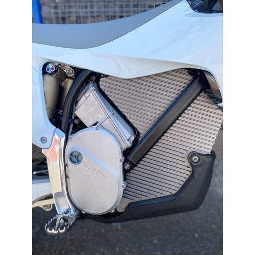 STARK VARG EX 60HP SNOW WHITE + POLEPY A KRYTY ZDARMA
