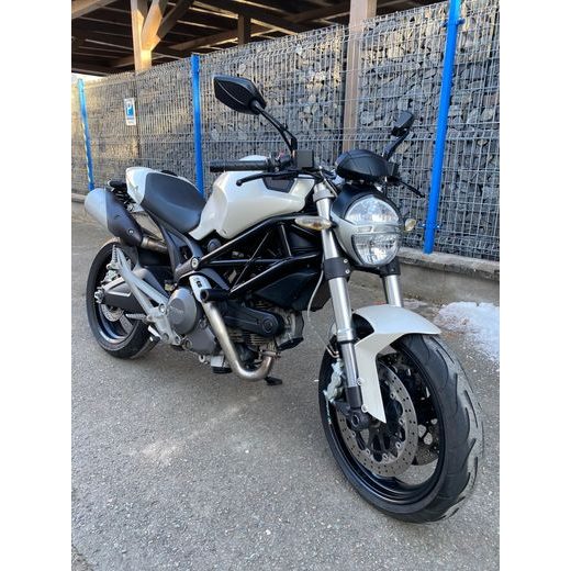 DUCATI MONSTER 696