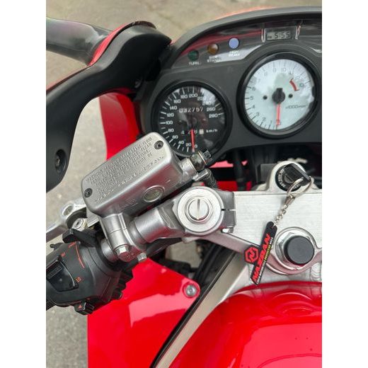 HONDA VFR 750 F REZERVOVÁNO