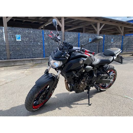 YAMAHA MT-07 NÁJEZD POUZE 7125 KM