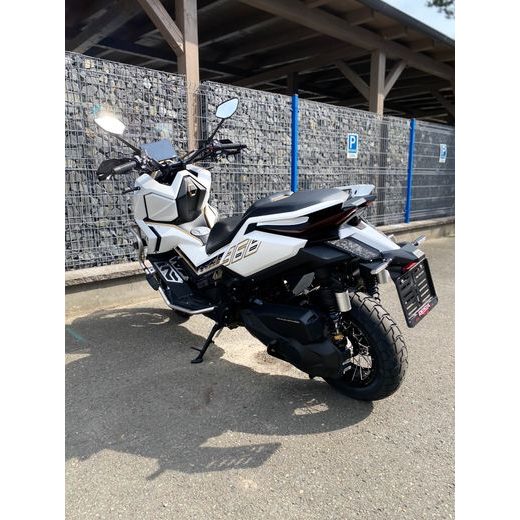 ZONTES 368 GIZMO BÍLÁ SKLADEM + KUFR ZDARMA