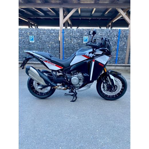 MOTO MORINI X-CAPE 1200 ČERNÁ + SADA KUFRŮ ZDARMA