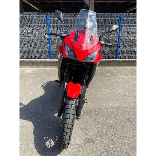 MOTO MORINI X-CAPE (DRÁTĚNÁ KOLA) ČERVENÁ RED PASSION S KUFRY ZDARMA