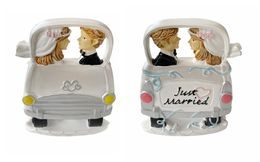 Svatebčané v autě Just Married - svatební figurky na dort