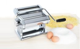 Pasta maker machine