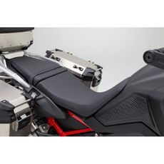 NIŽŠÍ SEDLO - ČERVENÉ/ČERNÉ MOTO (BARVA *R138L* NENÍ DOPORUČENA PRO L2/L4)