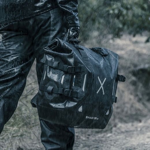 WATERPROOF SADDLE BAGS SHAD TR30 X0TR30